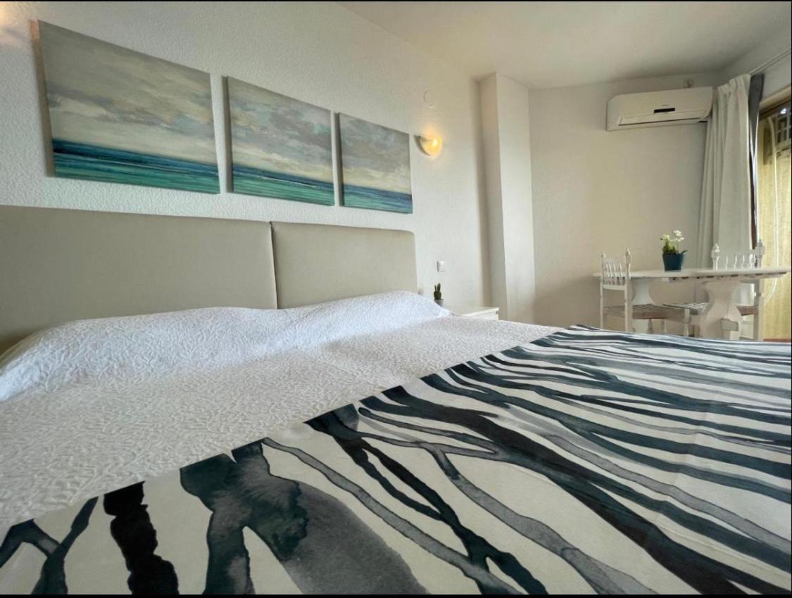 Apartahotel Chinasol Con Parking Y Desayuno Альмуньекар Экстерьер фото