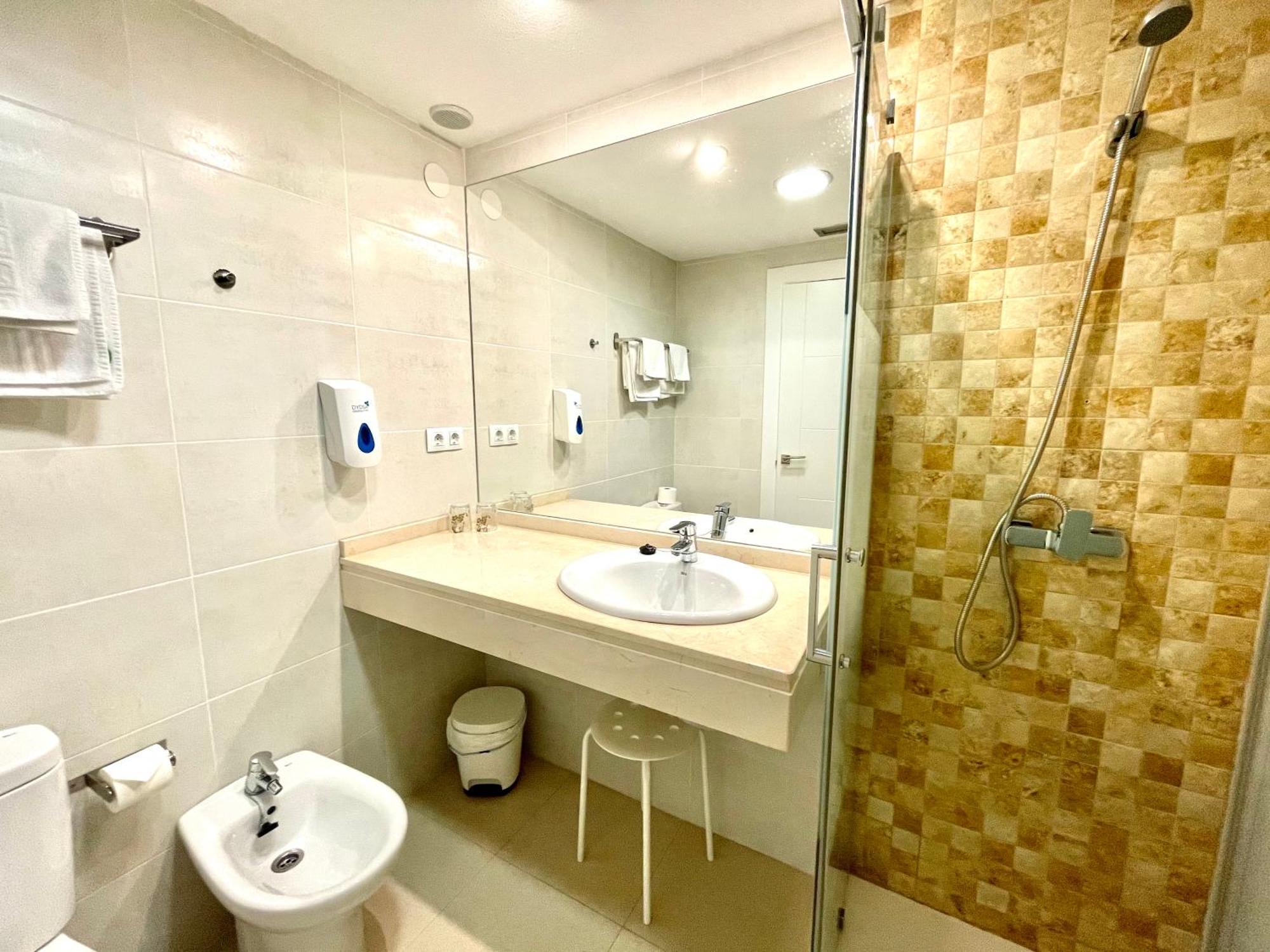 Apartahotel Chinasol Con Parking Y Desayuno Альмуньекар Экстерьер фото