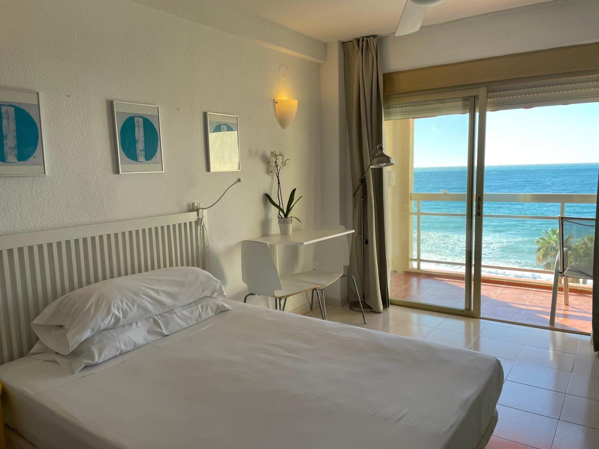 Apartahotel Chinasol Con Parking Y Desayuno Альмуньекар Экстерьер фото